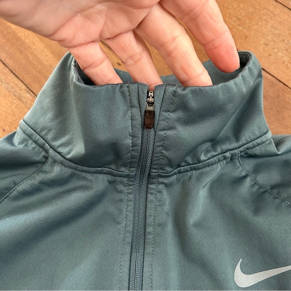 Nike Shield Running Jacket Sage - Picture 3 of 8